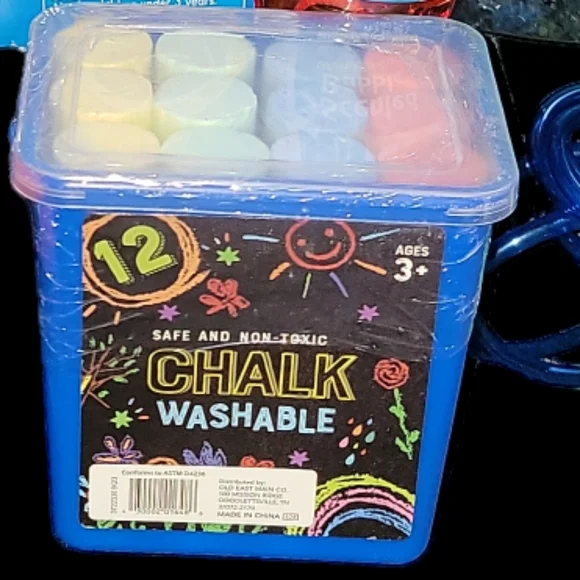 BUBBLE FUN BUNDLE!! INCLUDES 6 DIFFERENT ITEMS! THIS  WILL MAKE HOURS OF FUN! - Picture 5 of 7